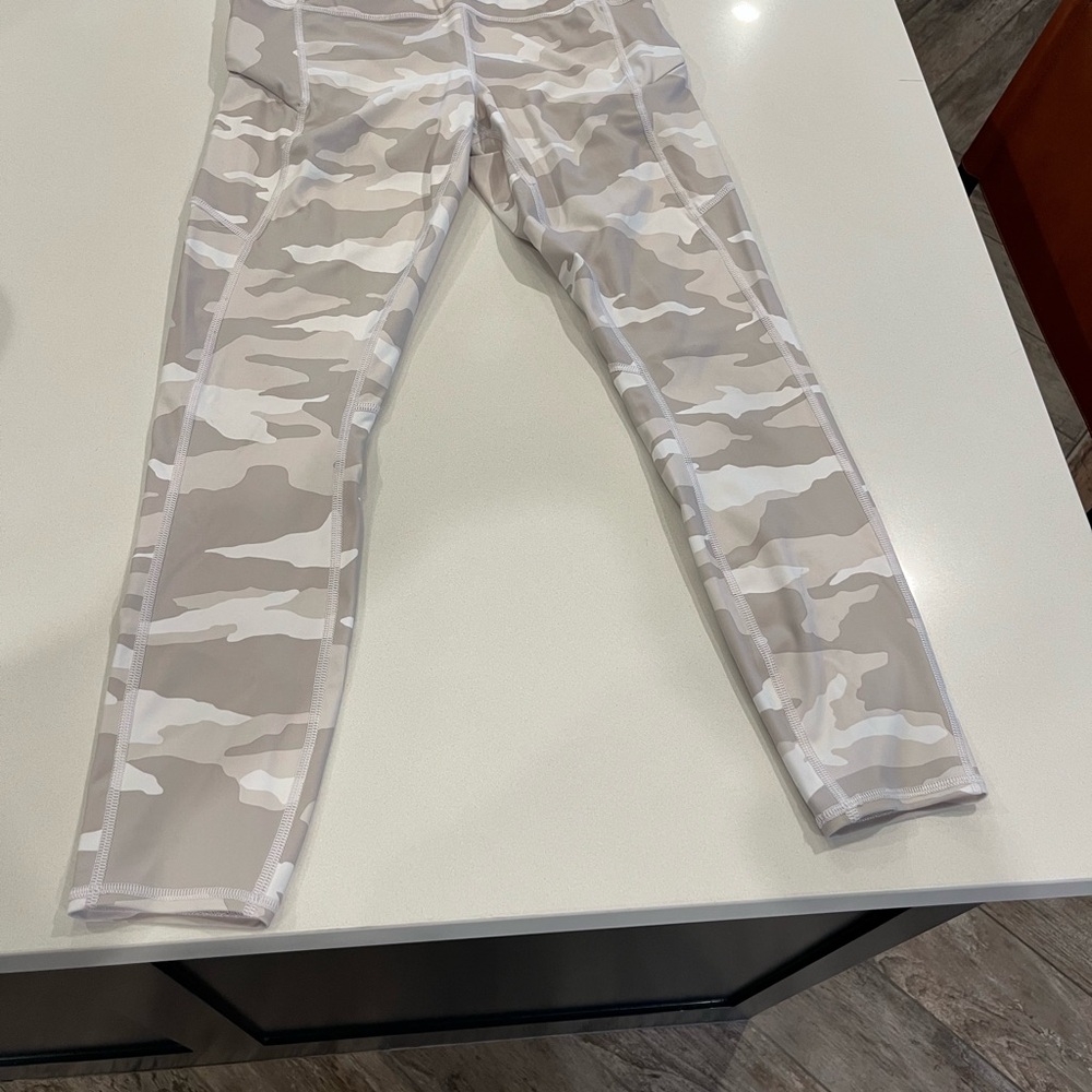 Athleta Womens Camo Leggings - Beige and White